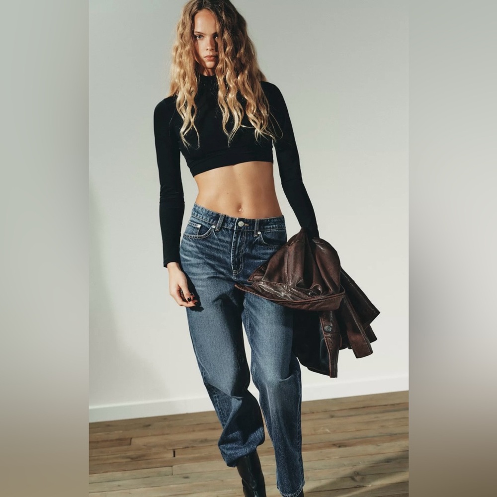 ZARA CROP TOP  Size: S , M
Black Slim Fit Long Sleeve Crop Top